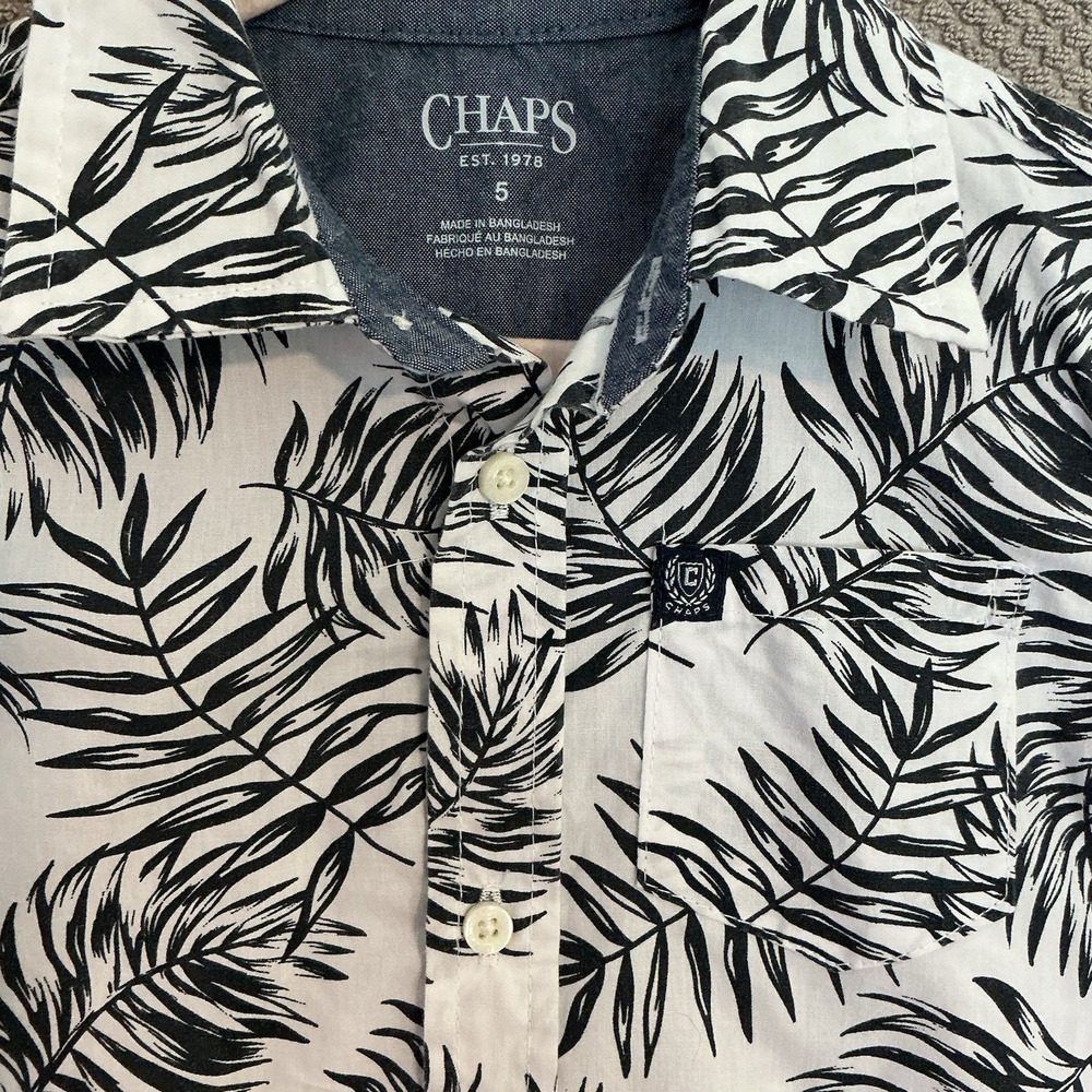 CHAPS Boys Black & White Tropical PalmTree Button Down Short Sleeve Shirt Size 5 - Picture 4 of 4